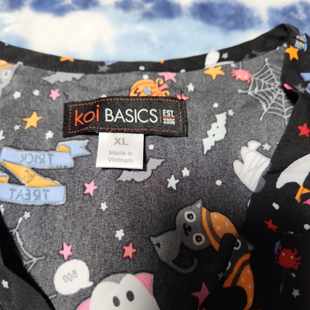 Koi basic uniform shirt - Picture 2 of 2